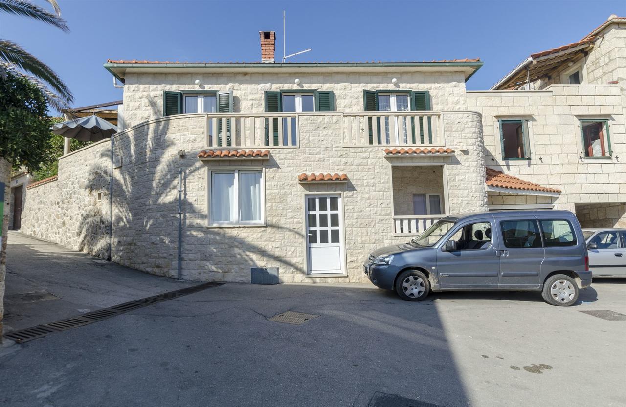 Apartments Mare Postira Exterior photo